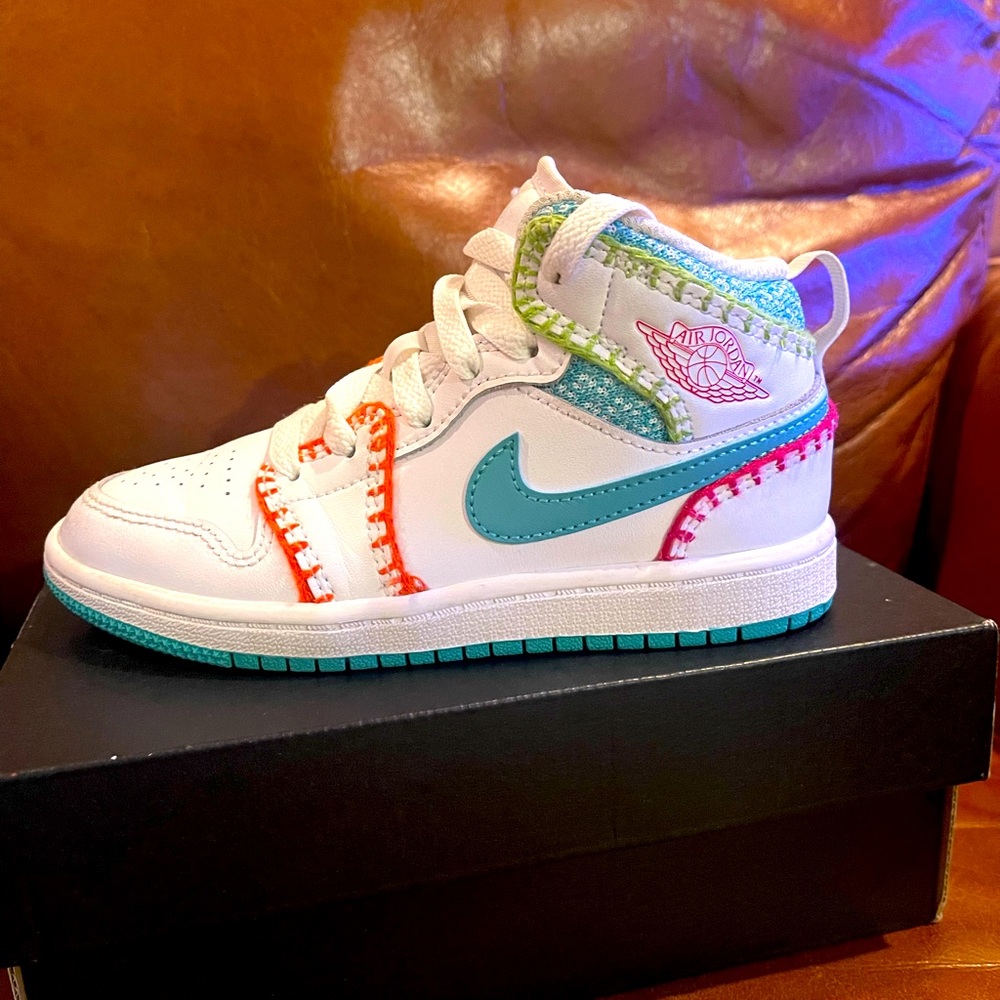 Girls Jordan 1 Mid size 12c